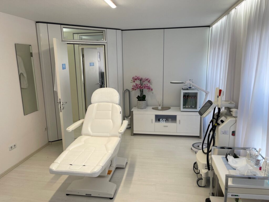 skinflow wächst dauerhafte Haarentfernung Muenchen. Behandlungsstuhl in einem skinflow Studio.