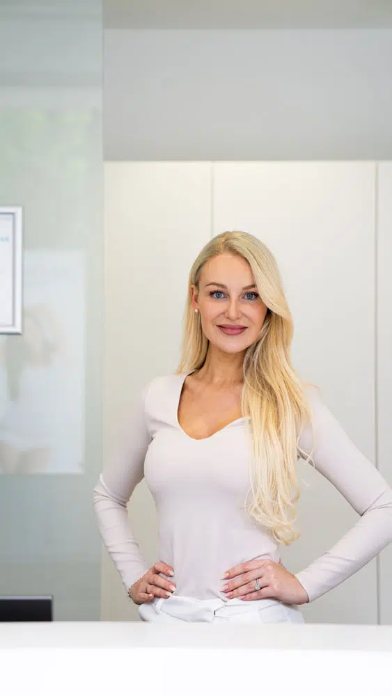 Dauerhafte Haarentfernung München Bogenhausen Emily Mitarbeiterin