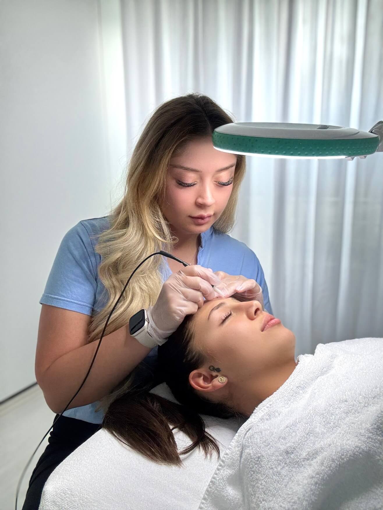 Haarentfernung München Unterhaching Mitarbeiterin Lara